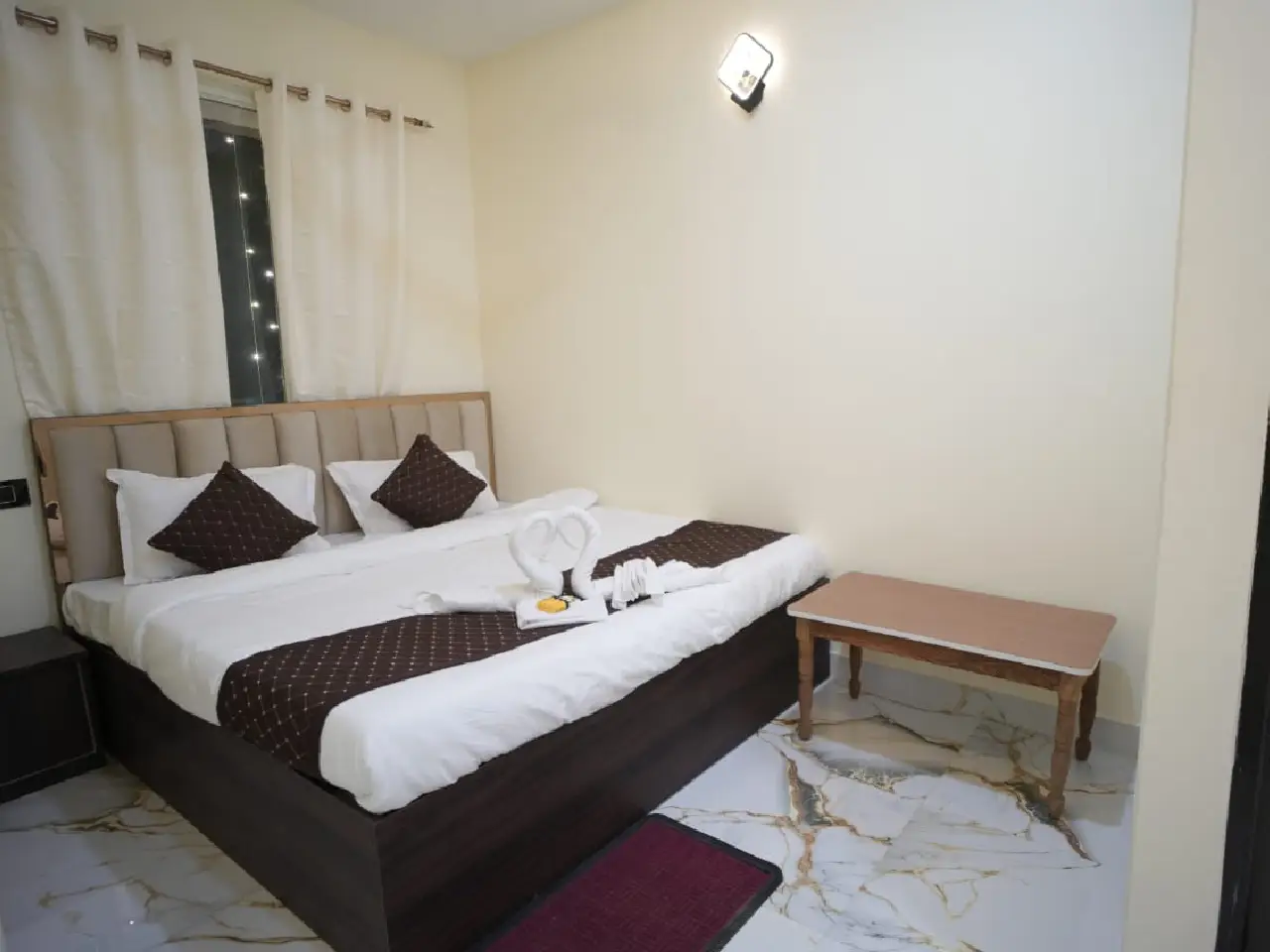 Comfortable standard hotel rooms in Varanasi for guests